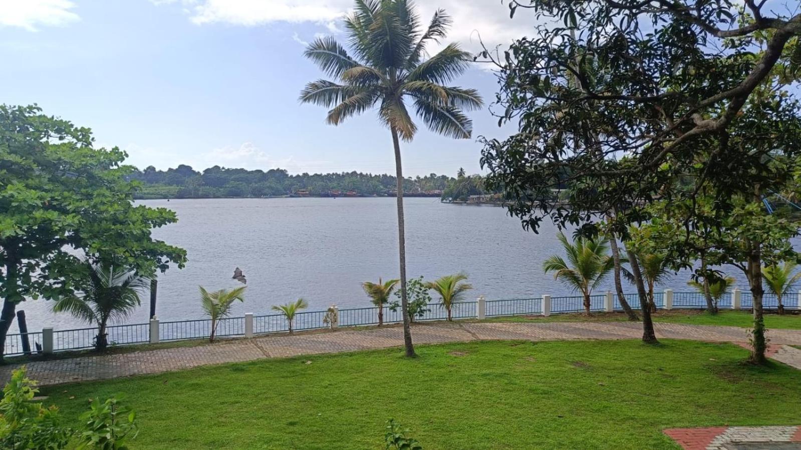Ripples Backwater Resort, Kollam Exteriör bild